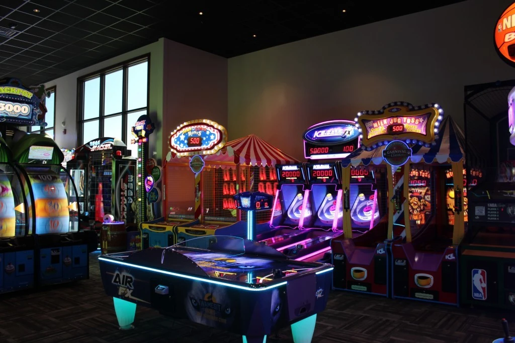 A room full of arcade games and arcade machines.