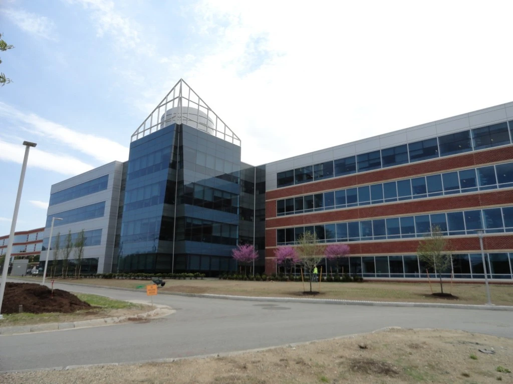 A large office building with a lot of windows.