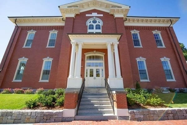 A red brick building with steps leading up to it.